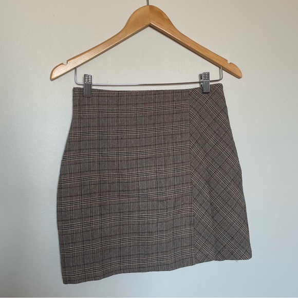 Adorable Plaid Mini Skirt - Picture 2 of 3